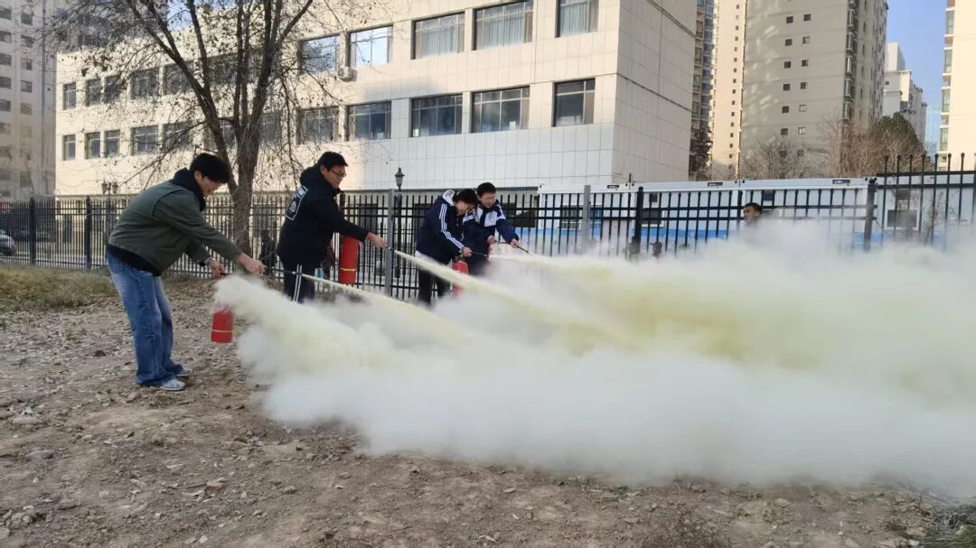 甘肃嘉威中学防火应急疏散演练及消防培训活动